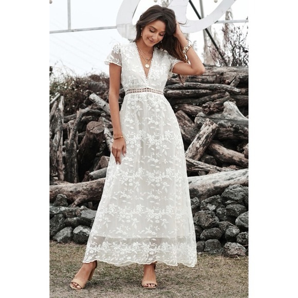 Boho White Lace V-Neck Maxi Dress - Picture 2 of 5